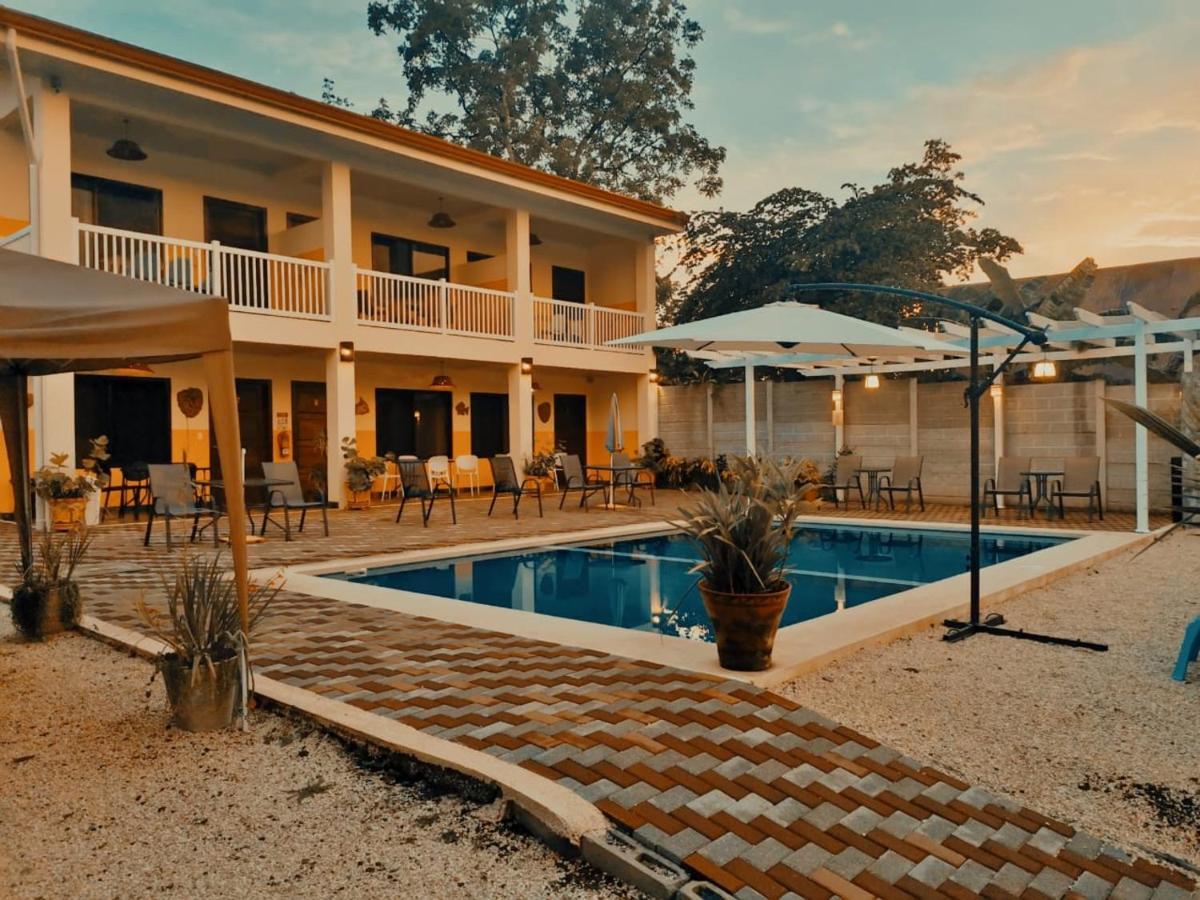 Cabinas El Colibri Puerto Carrillo Exterior photo