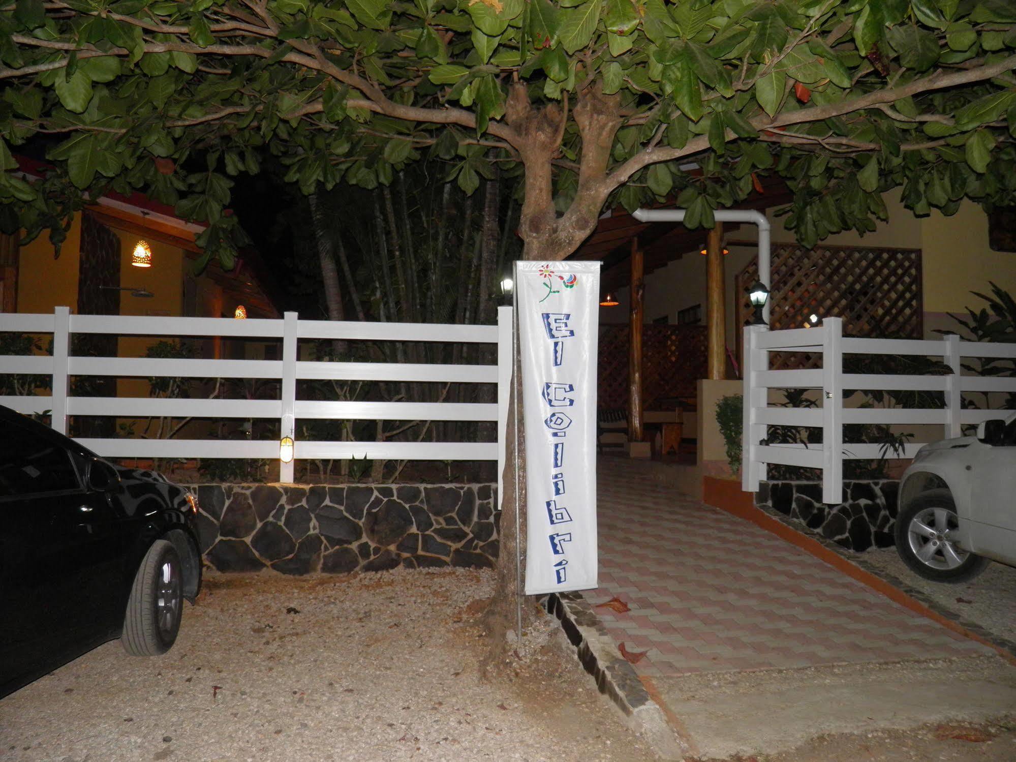 Cabinas El Colibri Puerto Carrillo Exterior photo